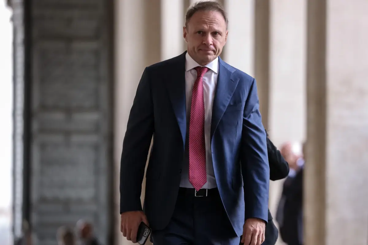 Francesco Lollobrigida Cibo sintetico Lollobrigida a Lonato per ribadire il suo no
