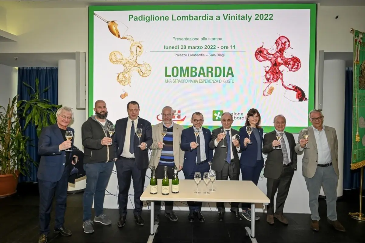 Un momento della presentazione&nbsp; &nbsp;I vini lombardi fanno squadra per il Vinitaly 2022