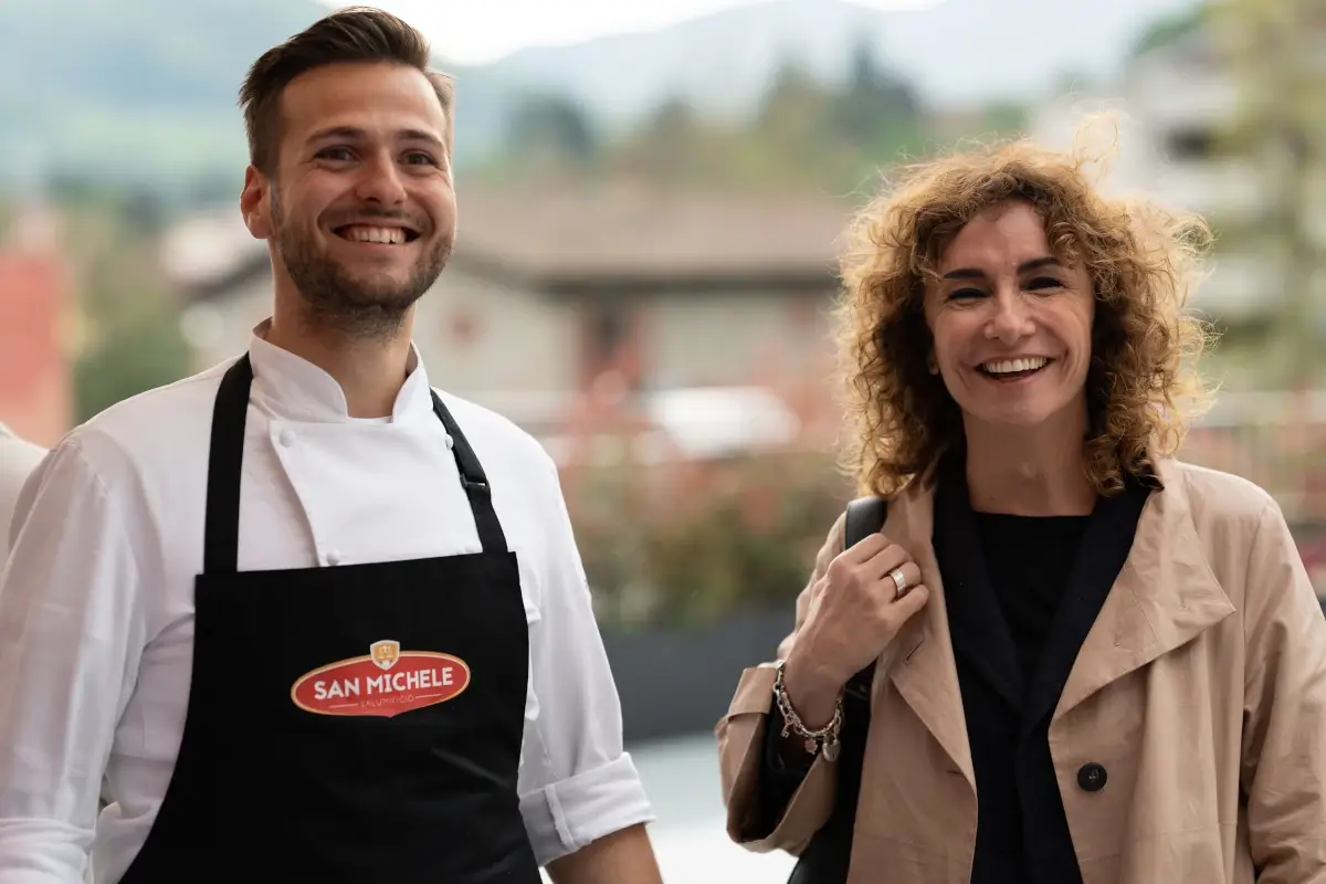 Lorenzo Barbieri con Caterina Cremonesi, direttore finanziario di San Michele&nbsp; Le 4 stagioni del Prosciutto di Parma con il Salumificio San Michele