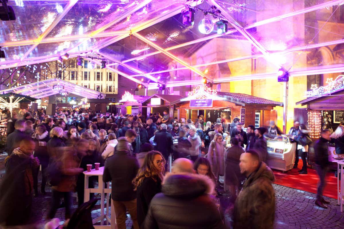 Mercatini illuminati a Losanna A Losanna un Natale all’insegna della sostenibilità