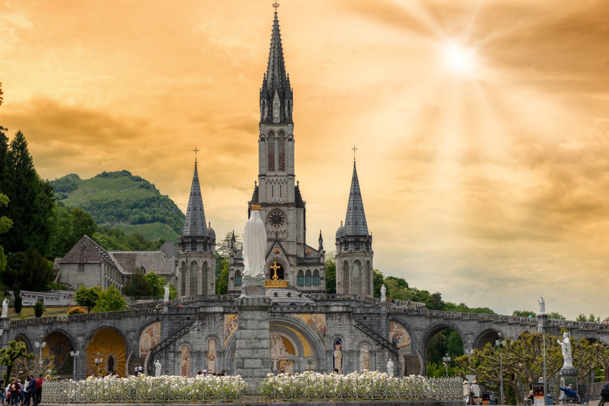 Mancano i pellegrini e Lourdes va in crisi: nel post Covid arrivi dimezzati