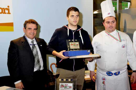 premiazione di Luca Giampietri premiazione di Luca Giampietri