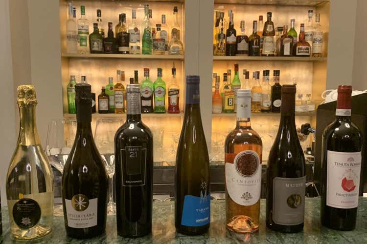 I vini in degustazione ieri sera (Vino, Maroni presenta l'annuario &laquo;La qualit&agrave; cresce anno dopo anno&raquo;)