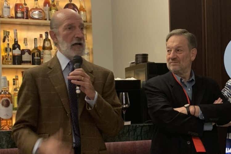 Luca Maroni e Sergio Valzania (Vino, Maroni presenta l'annuario &laquo;La qualit&agrave; cresce anno dopo anno&raquo;)