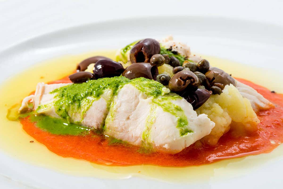 Luccio in salsa di olive nere taggiasche, capperi di Pantelleria e crema di peperoni di Carmagnola Tra moglie e marito… mettiamoci pure un’Osteria