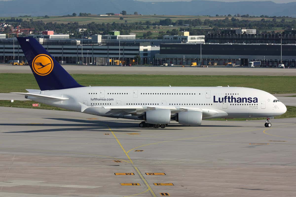 Un aereo di Lufthansa (foto Wikimedia) Sciopero a Lufthansa, cancellati 800 voli