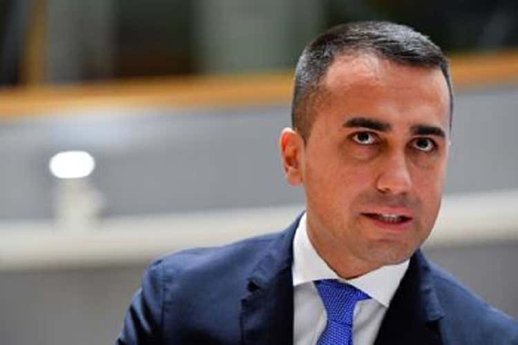 Coronavirus, Di Maio: &laquo;Atterrato volo da Cina con 1,5 mln mascherine&raquo;