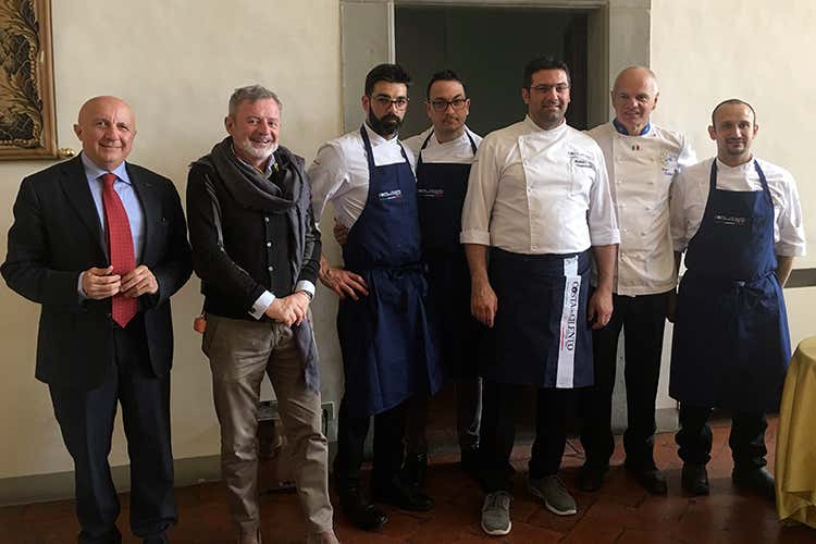 Vincenzo D'Antonio, Alberto Lupini, Matteo Sangiovanni, Enrico Derflingher e il Team Costa del Cilento (Il lunch di Matteo Sangiovanni Da Paestum alla tavola di Euro-Toques) Vincenzo D'Antonio, Alberto Lupini, Matteo Sangiovanni, Enrico Derflingher e il Team Costa del Cilento (Il lunch di Matteo Sangiovanni Da Paestum alla tavola di Euro-Toques)