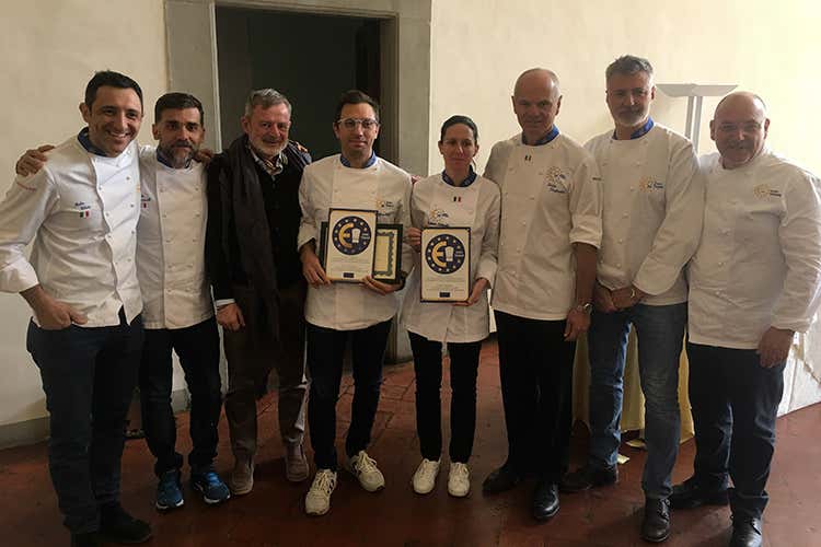 Fabio Silva, Filippo Sinisgalli, Alberto Lupini, Stefano Ciotti, Barbara Settembri, Enrico Derflingher, Gianni Tarabini e Maurizio Urso (Il lunch di Matteo Sangiovanni Da Paestum alla tavola di Euro-Toques) Fabio Silva, Filippo Sinisgalli, Alberto Lupini, Stefano Ciotti, Barbara Settembri, Enrico Derflingher, Gianni Tarabini e Maurizio Urso (Il lunch di Matteo Sangiovanni Da Paestum alla tavola di Euro-Toques)
