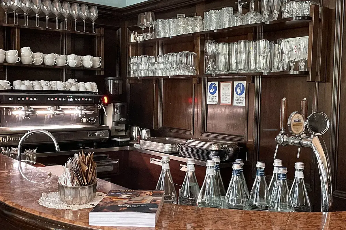 Bichieri per l'area bar Stile e classicità nel connubio tra Lusini e Villa Madruzzo