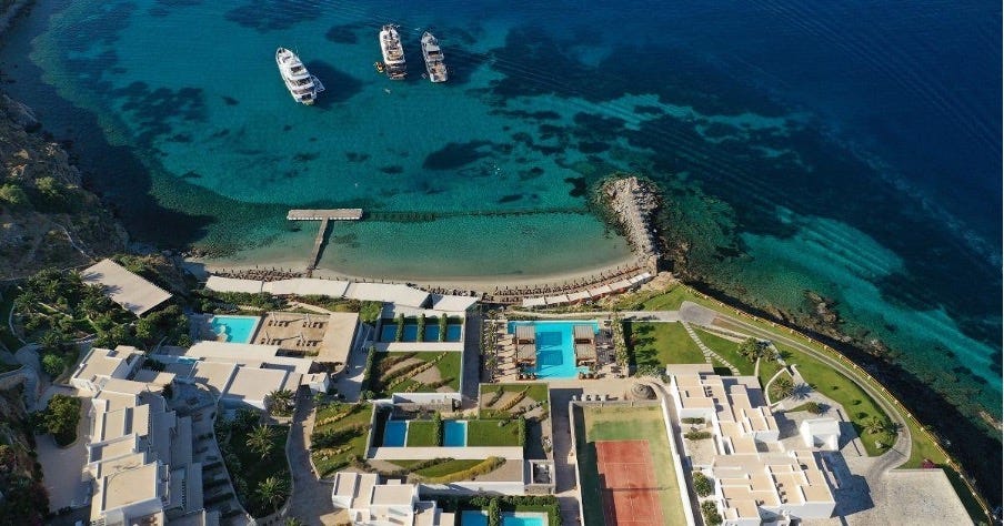 Esplorare il Lusso Mediterraneo: Yacht, Alloggi e Gastronomia di Alta Classe