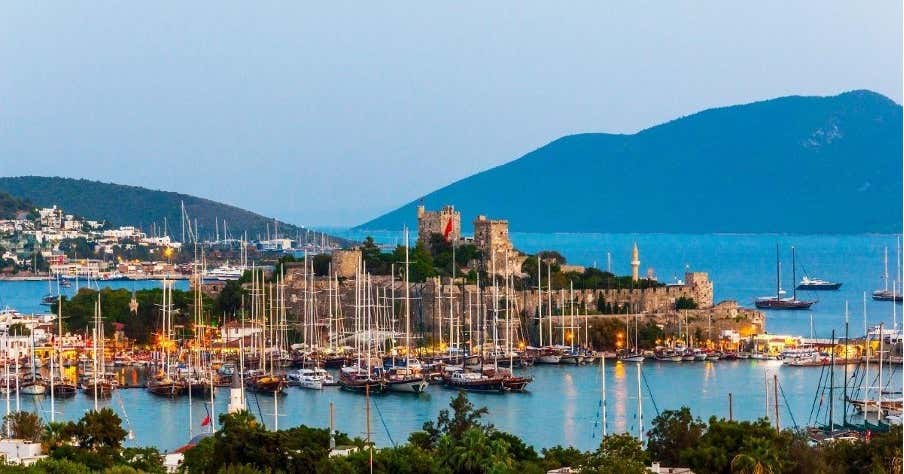 Esplorare il Lusso Mediterraneo: Yacht, Alloggi e Gastronomia di Alta Classe