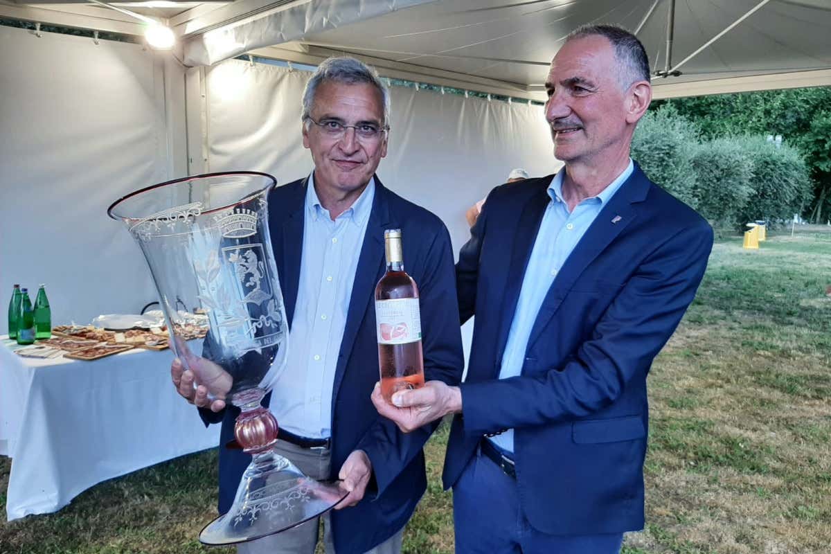 Alessandro Luzzago con il presidente Finazzi Valt&egrave;nesi in Rosa, &egrave; de Le Chiusure il miglior Chiaretto dell'ultima vendemmia