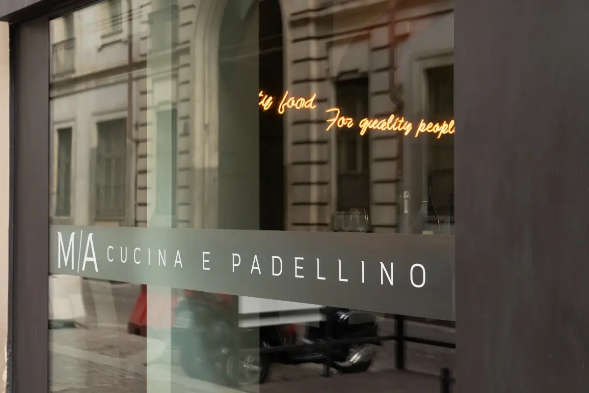 L'esterno del locale di via Corte d'Appello Da M/A a Torino per gustare la pizza al padellino e altre specialit&agrave;