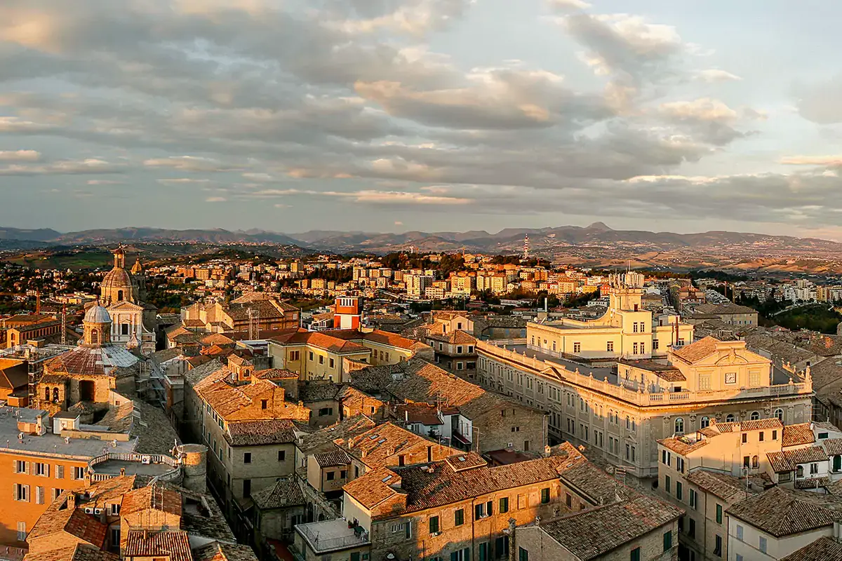 Visuale aerea di Macerata Il Grand Tour delle Marche fa tappa a Macerata per Tipicit&agrave;Evo