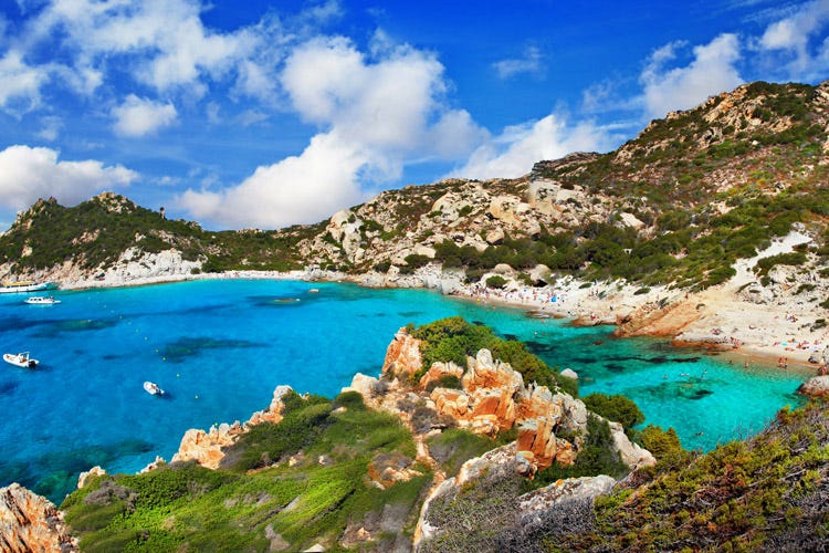 L'Isola della Maddalena in Sardegna (Prenotazioni in calo del 10%La Sardegna teme un’estate nera)