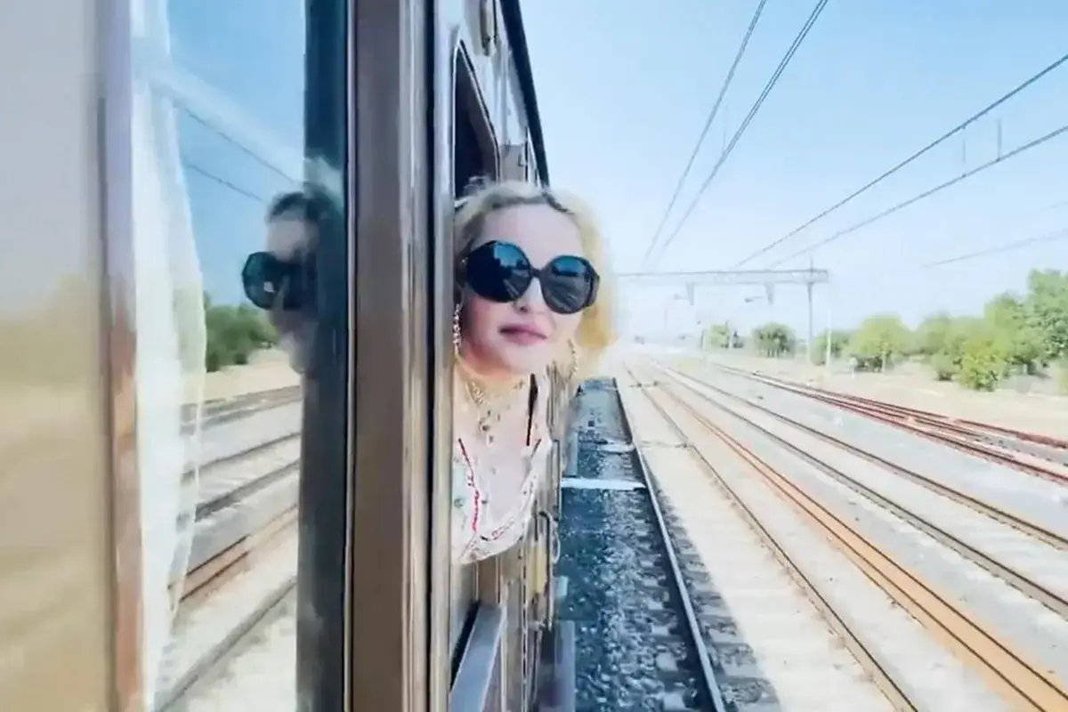 Madonna lascia la Puglia in treno storico Madonna in Puglia, l&rsquo;arrivederci in treno storico