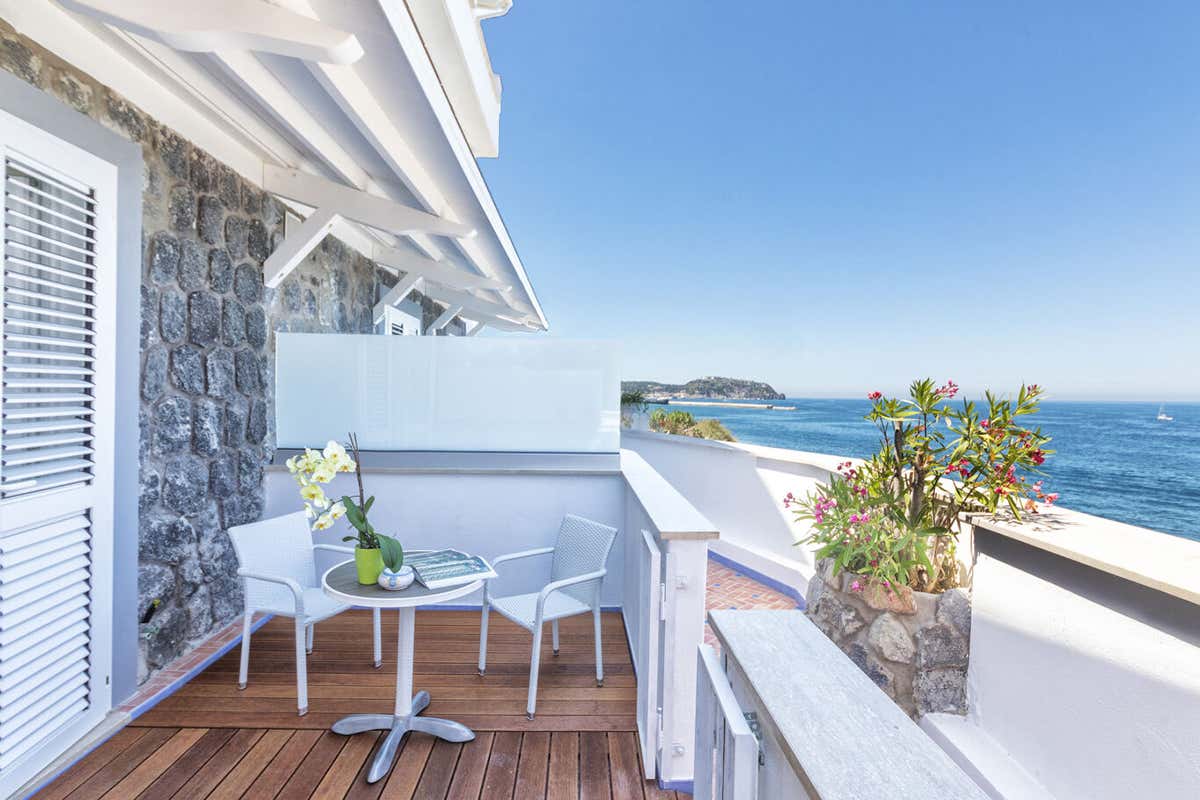 La vista dalle camere In vacanza a Ischia in una baia privata a La Madonnina Boutique Hotel