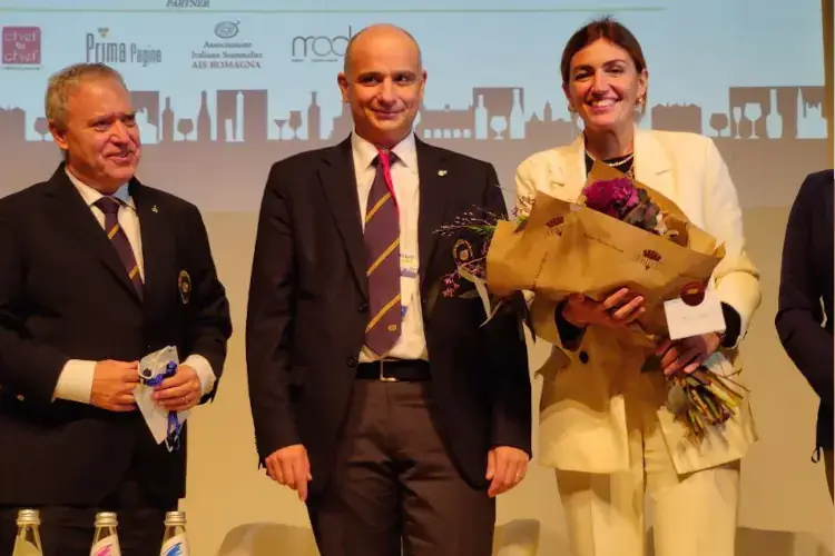 Antonello Maietta, Stefano Zanoni e Chiara Maci Il bergamasco&nbsp; Stefano Berzi &egrave; il miglior sommelier Ais d&rsquo;Italia