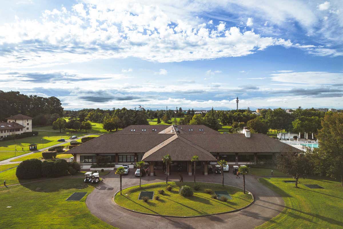 Sosta gourmet tra una buca e l’altra al Maio Restaurant del Golf Club Tolcinasco Sosta gourmet tra una buca e l’altra al Maio Restaurant del Golf Club Tolcinasco