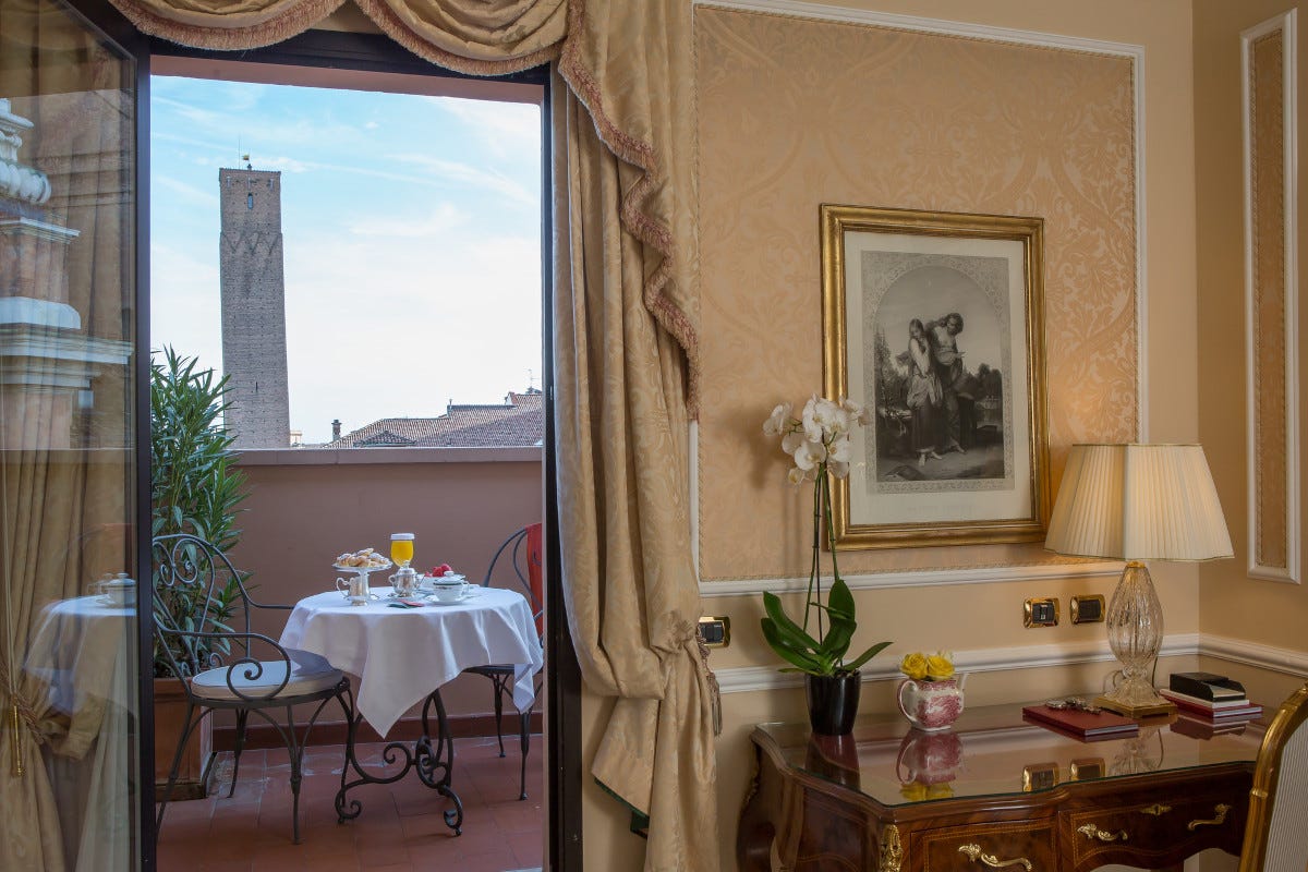Camera con vista al Grand Hotel Majestic di Bologna  Grand Hotel Majestic, da 100 anni lo stile dell'accoglienza a Bologna