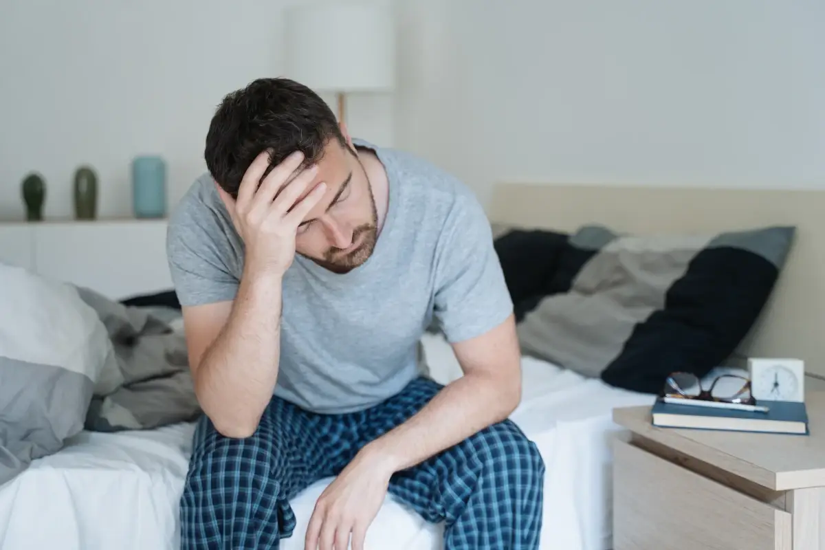 Mal di testa al risveglio: quali sono le cause?