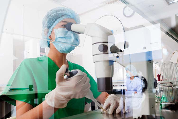 Conoscere la storia medica della propria famiglia può essere d'aiuto per prevenire - Malattie ereditarie Un codice genetico da non ignorare Conoscere la storia medica della propria famiglia può essere d'aiuto per prevenire - Malattie ereditarie Un codice genetico da non ignorare