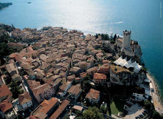 Vista aerea di Malcesine (foto: Bams)