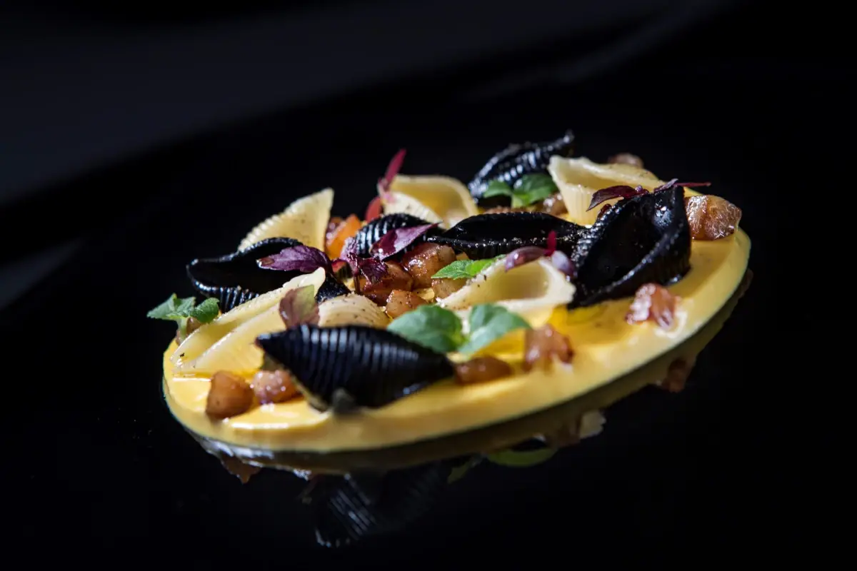 Un piatto di Leandro Luppi della Vecchia Malcesine  Vecchia Malcesine, una cucina a misura di chef: creativa ed eclettica
