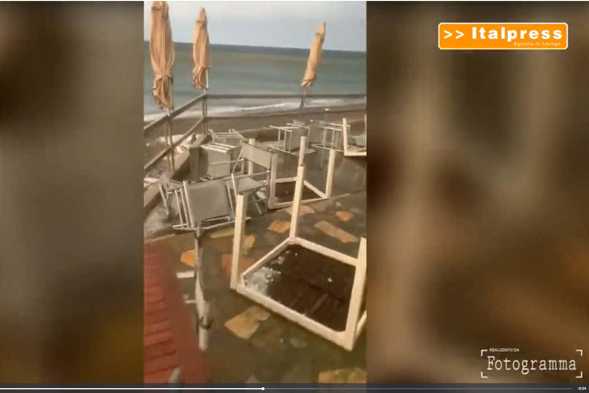 I danni del maltempo in Liguria Maltempo, in Liguria danni per grandine e trombe d'aria a lidi e spiagge I danni del maltempo in Liguria Maltempo, in Liguria danni per grandine e trombe d'aria a lidi e spiagge
