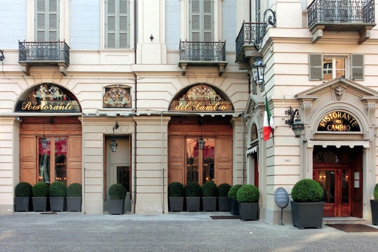 Il ristorante Del Cambio di Torino (Fuoco in un appartamento, feritomanager del ristorante Del Cambio)