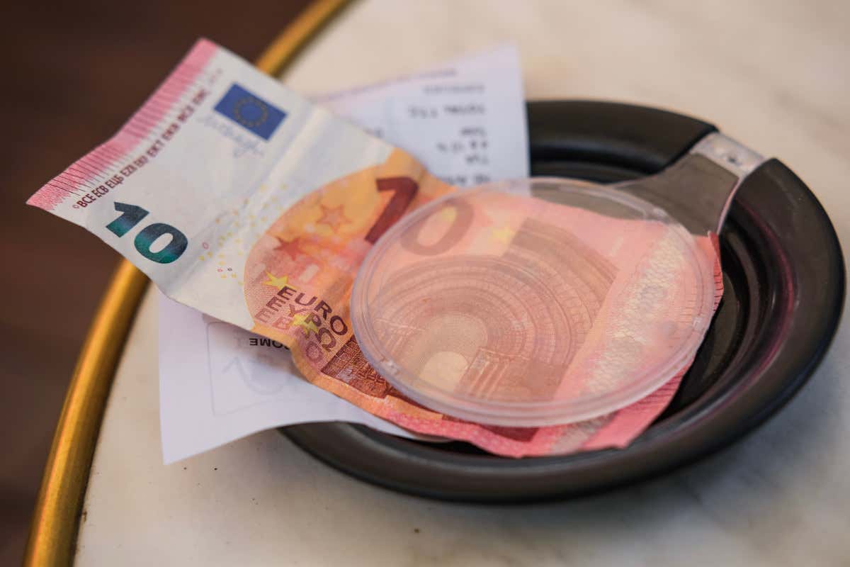 Mancia obbligatoria, sì o no? Il 5% che riaccende il dibattito sulla sala