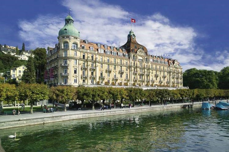 L'Hotel Palace di Lucerna, attualmente in fase di ristrutturazione (Il Mandarin Oriental apre a Lucerna)