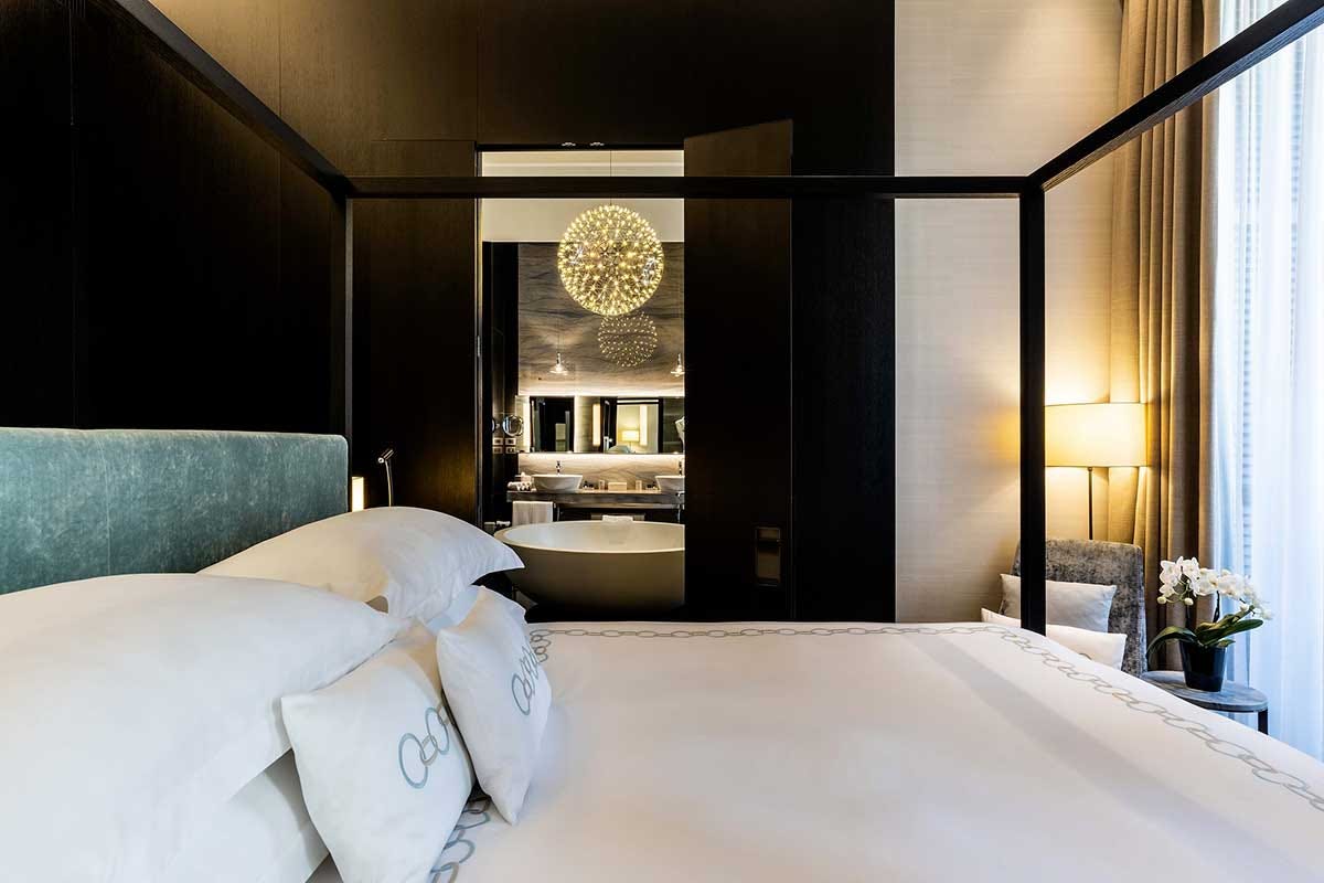 Una delle camere del Mandarin Oriental di Milano Tre hotel italiani nella classifica delle migliori destinazioni al mondo di Travel Leisure