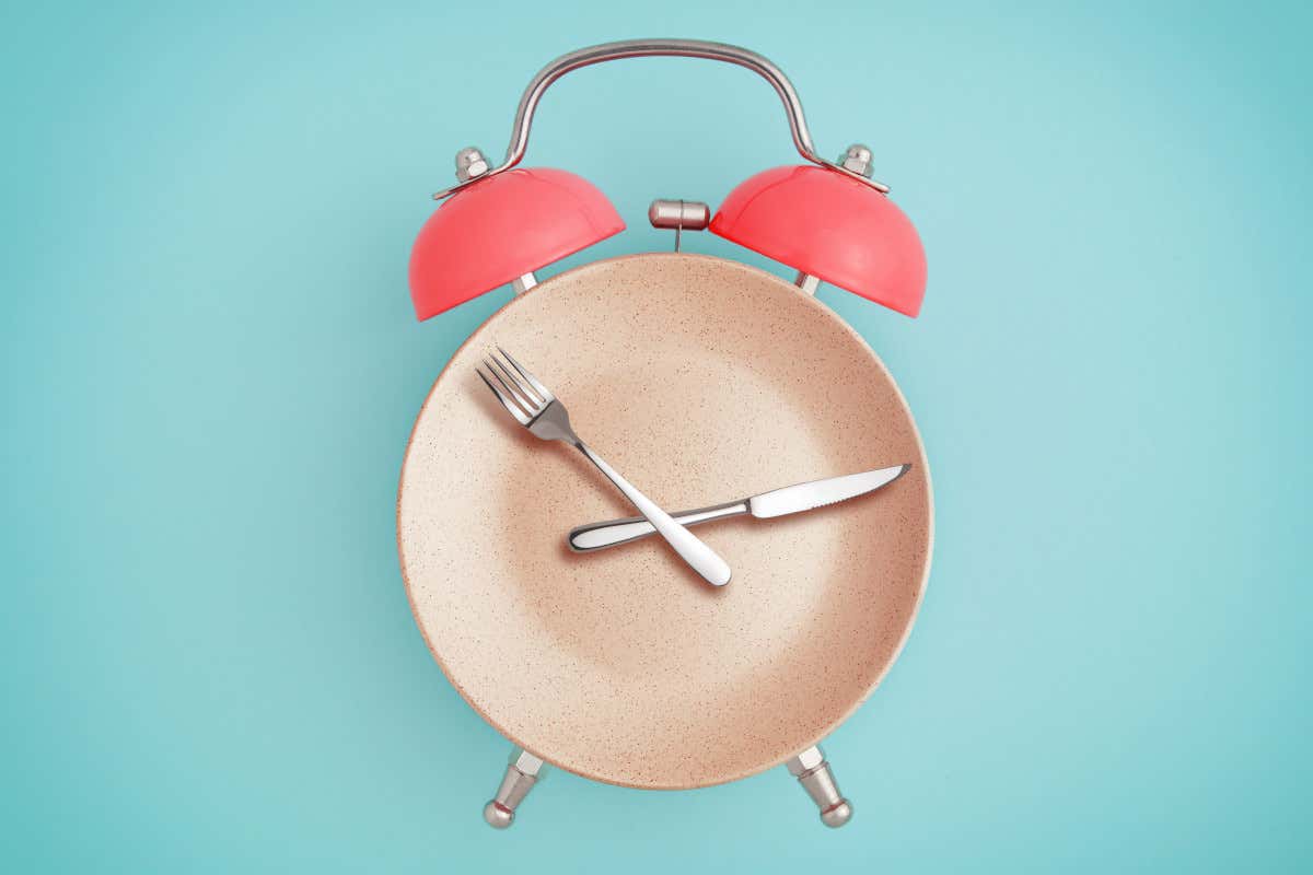 Ecco perché, secondo la scienza, in inverno conviene cenare prima