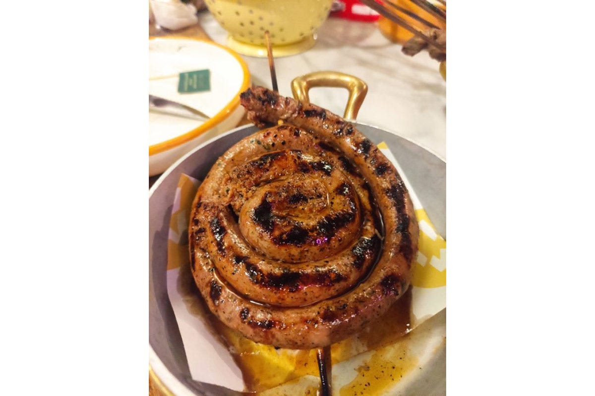 Salsiccia zampina Sui Navigli di Milano la “Cena Suonata” del Mannarino