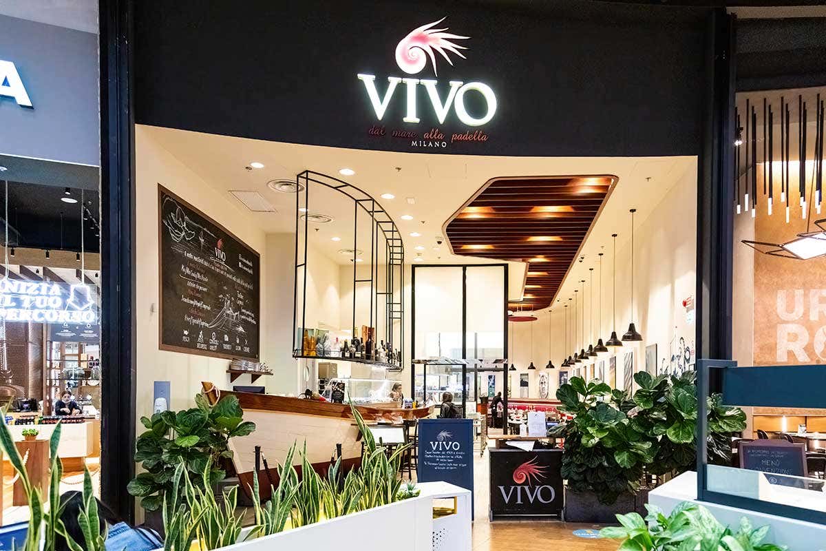 L'ingresso del ristorante Vivo a CityLife a Milano Dal mare ai ristoranti Vivo, con Origine il Gruppo Manno traccia il pesce fino al menu