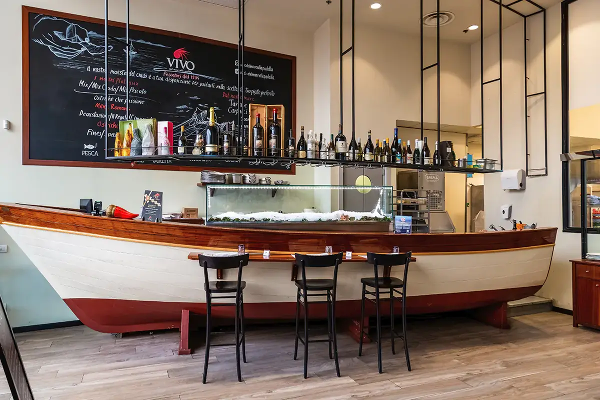 L'interno del ristorante Vivo di CityLife a Milano Dal mare ai ristoranti Vivo, con Origine il Gruppo Manno traccia il pesce fino al menu