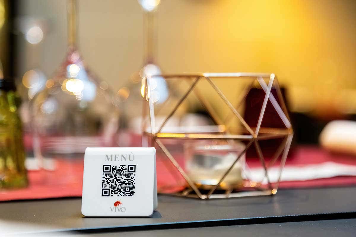 Tramite il menu digitale il cliente può accedere alle informazioni sull'origine del pescato Dal mare ai ristoranti Vivo, con Origine il Gruppo Manno traccia il pesce fino al menu