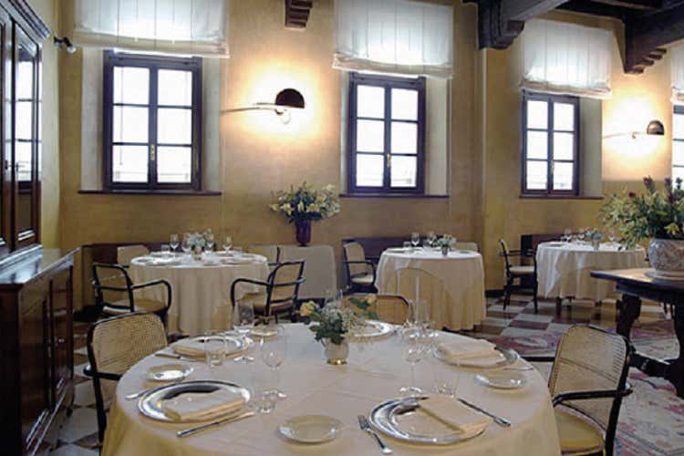 La sala del ristorante (Chiusa l&rsquo;Aquila NigraSipario sulla stella di Mantova)