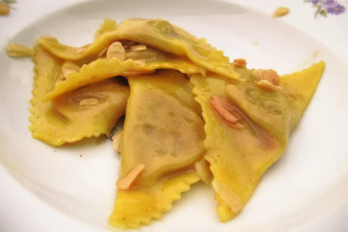 Tortelli di zucca Gita alla cantina Reale, poi a tavola all'agriturismo Eliodoro: tour di sapori a Mantova