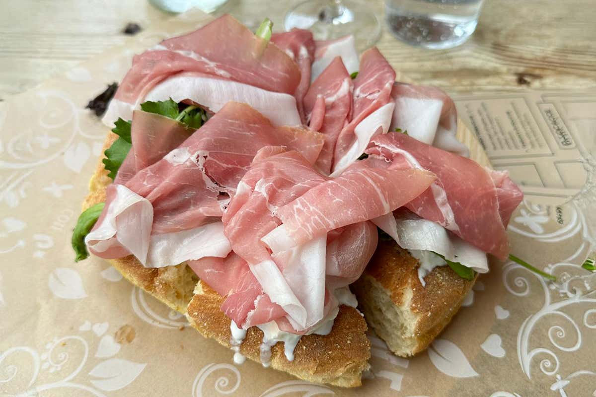 In Carnia, il borgo che racconta le tradizioni di un popolo attraverso il legno In Carnia, il borgo che racconta le tradizioni di un popolo attraverso il legno