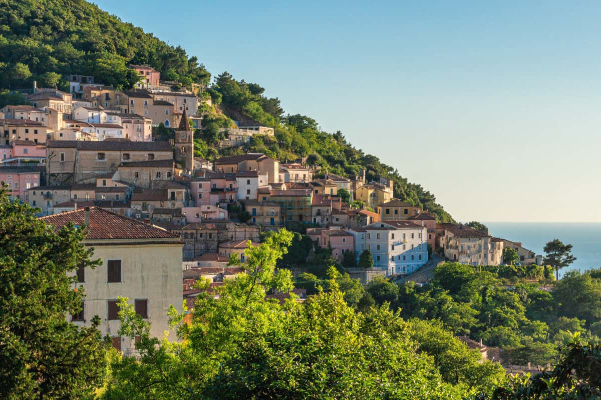 Le 30 piccole città italiane più cercate online nel 2025: Maratea in vetta