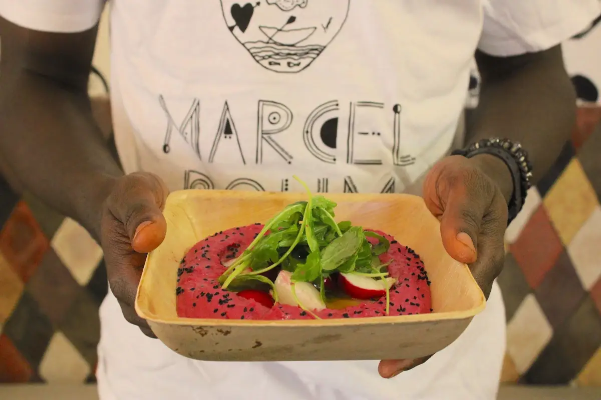 Hummus da Marcel Boum&nbsp; Integrazione e multiculturalit&agrave;: ecco lo street food africano di Marcel Boum