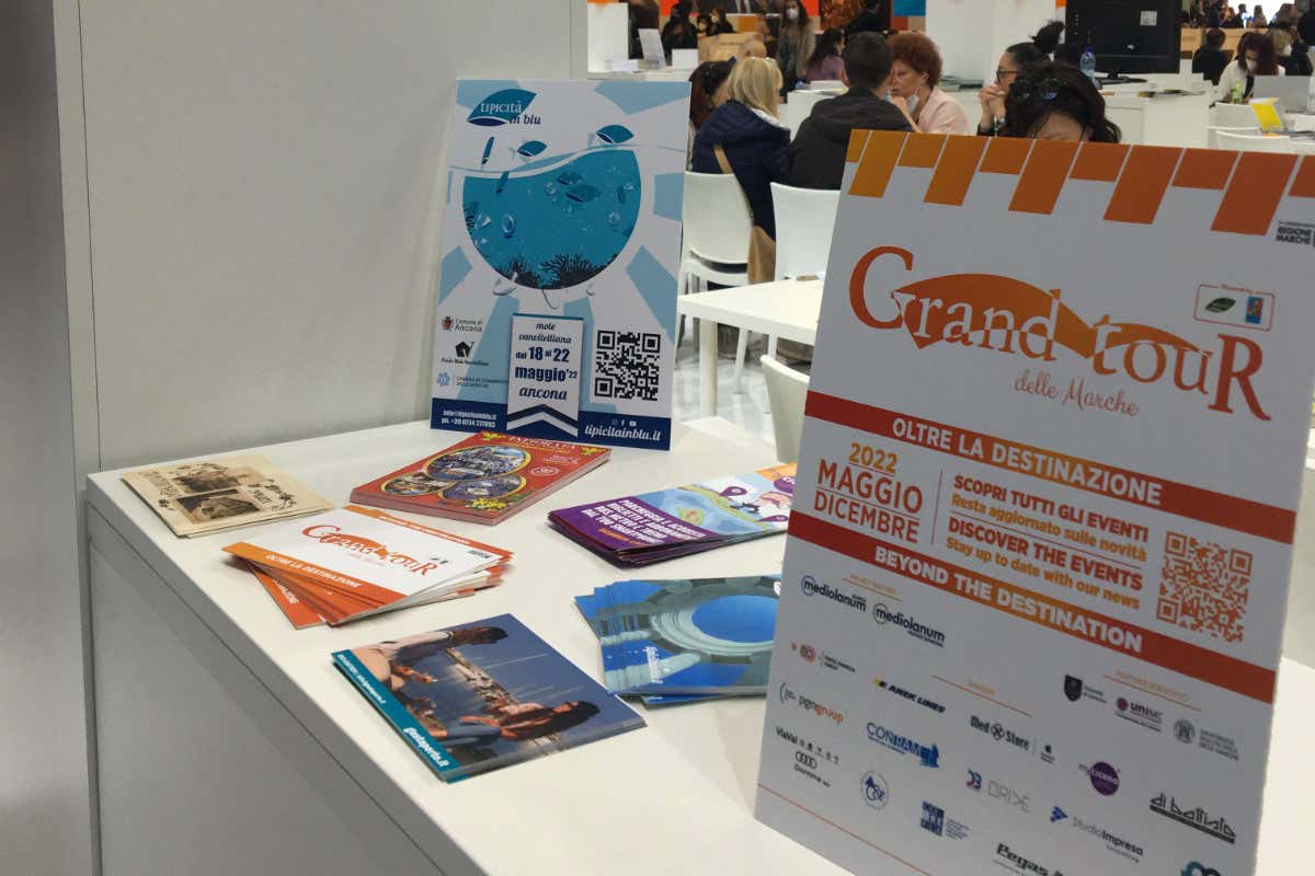 Le locandine delle manifestazioni a Bit Grand Tour delle Marche e Tipicità in Blu: alla scoperta dei mondi di una regione Le locandine delle manifestazioni a Bit Grand Tour delle Marche e Tipicità in Blu: alla scoperta dei mondi di una regione