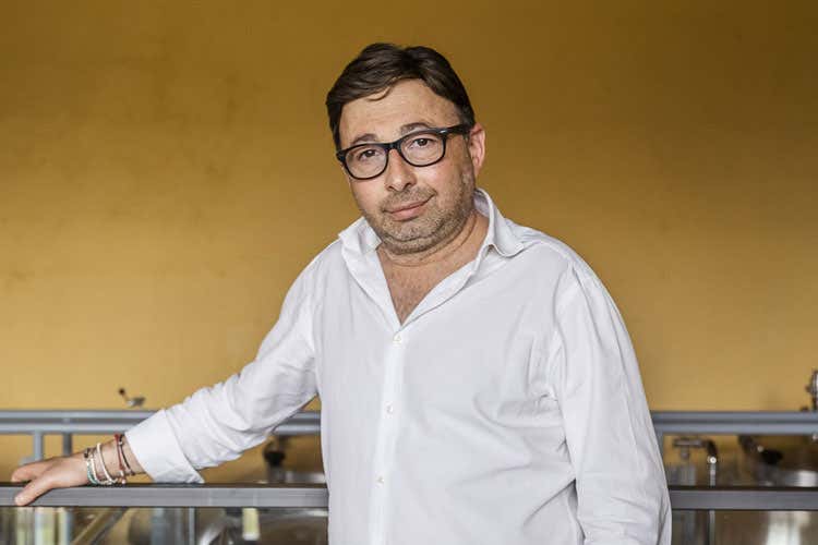 Giuseppe Collesi - Marche, una terra di eccellenze E a ottobre torna la fiera del tartufo Giuseppe Collesi - Marche, una terra di eccellenze E a ottobre torna la fiera del tartufo