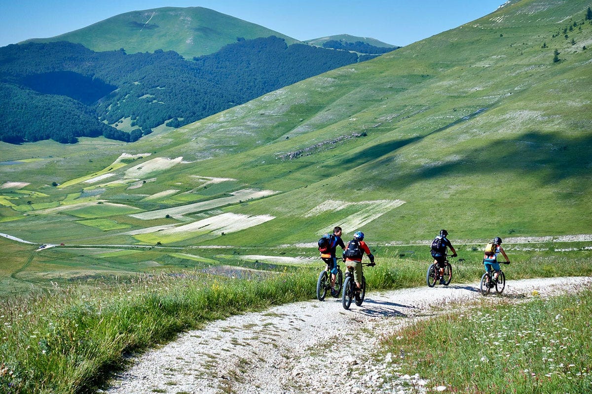 Anello ascolano Scoprire l'Italia in bicicletta, ecco le ciclovie più green