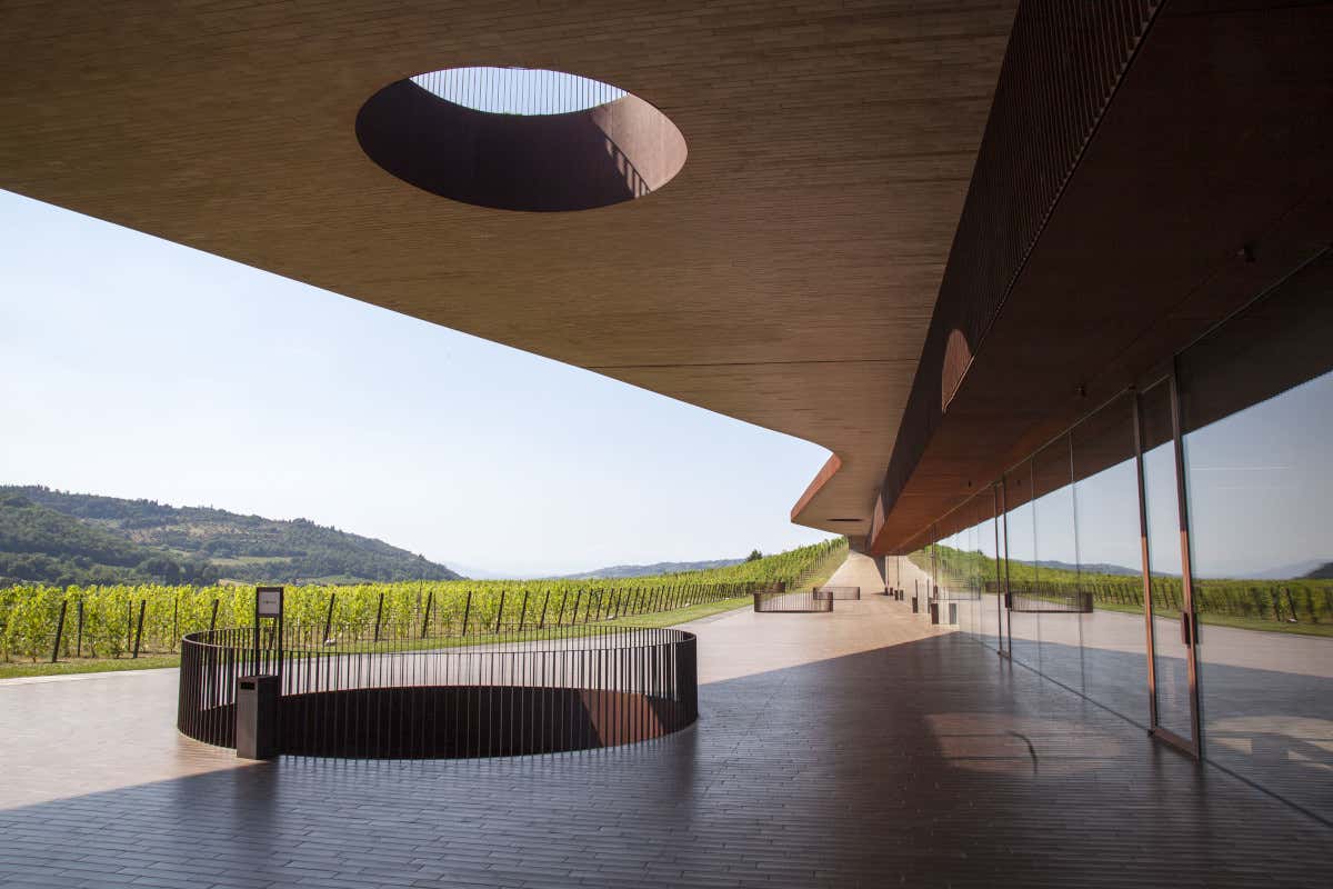 Un dettaglio della cantina Antinori nel Chianti Classico  Piace l'Italia dell'enoturismo: Antinori nel Chianti Classico prima al Wbv