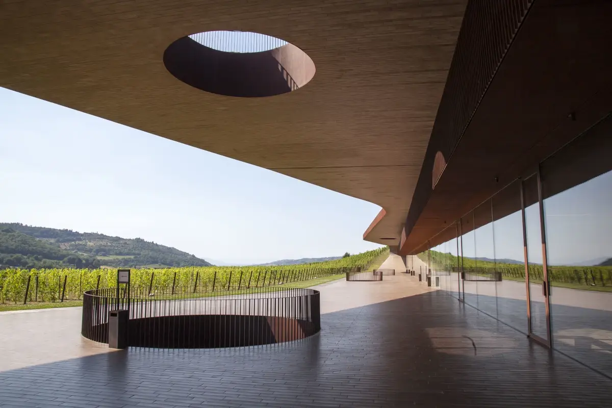 Un dettaglio della cantina Antinori nel Chianti Classico&nbsp; Piace l'Italia dell'enoturismo: Antinori nel Chianti Classico prima al Wbv