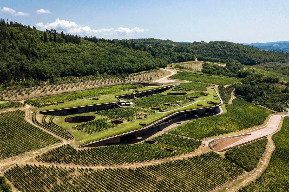 La vista dall'alto di Marchesi Antinori nel Chianti Classico  Piace l'Italia dell'enoturismo: Antinori nel Chianti Classico prima al Wbv